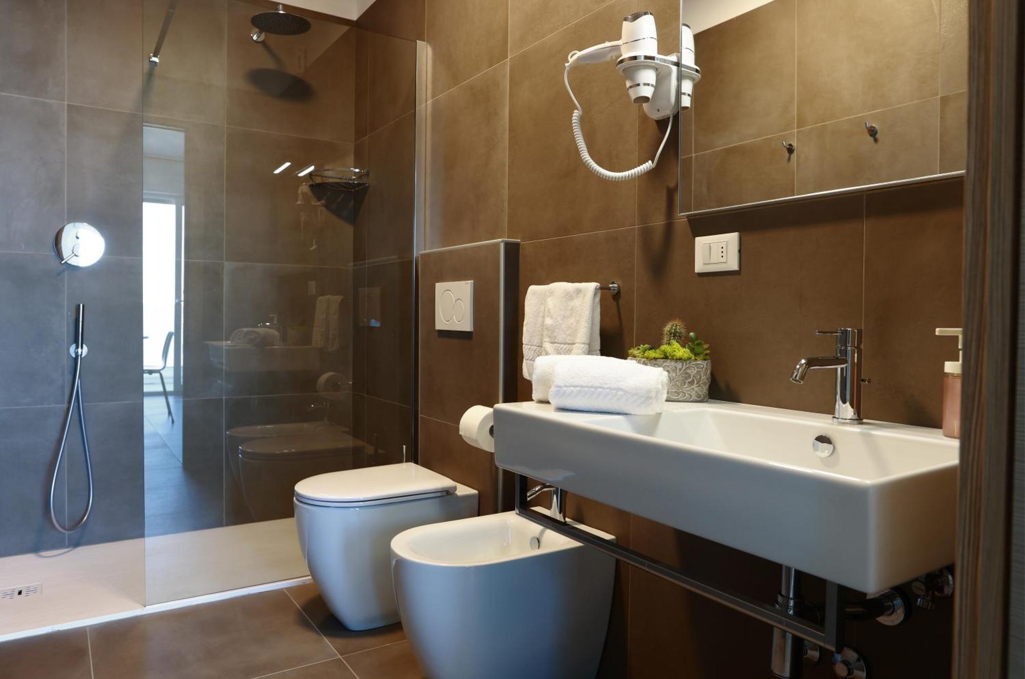 ביביונה Hotel Luciana מראה חיצוני תמונה
