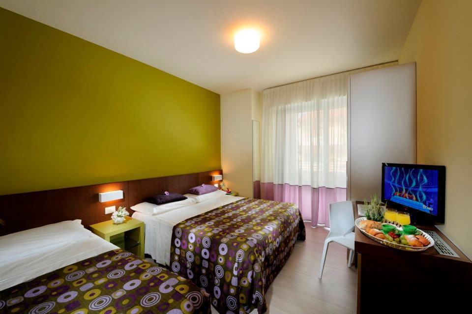 ביביונה Hotel Luciana מראה חיצוני תמונה